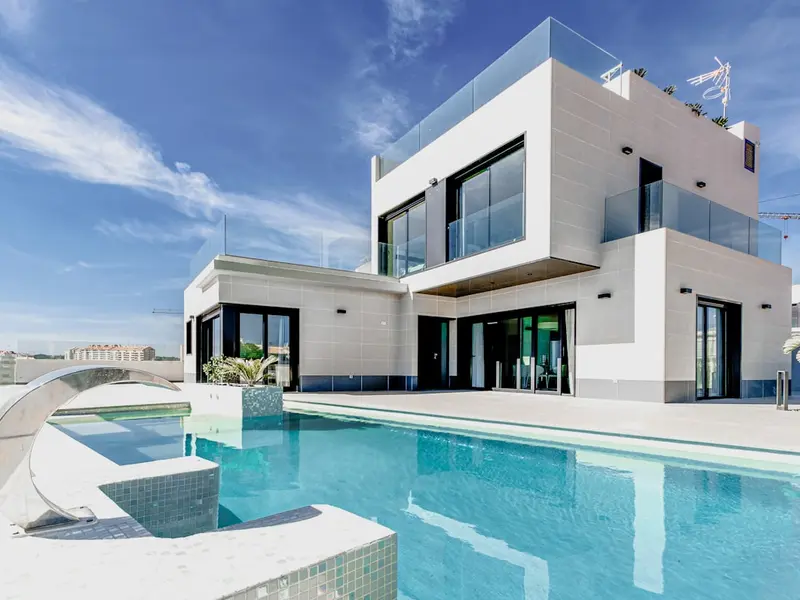Elegant house with landscaped garden and driveway - premium property listing